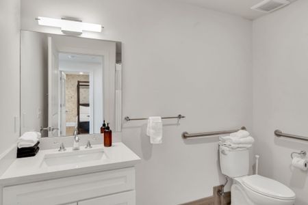 Full bathroom 1