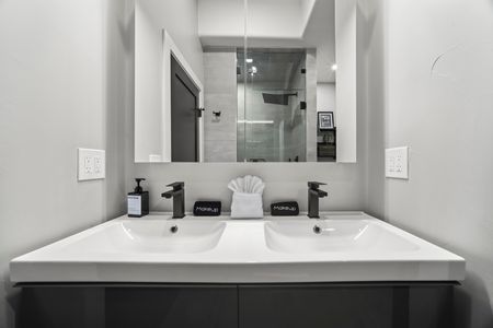 0843066c 34ec 40ea b8e2 81c09f65511d homerunner