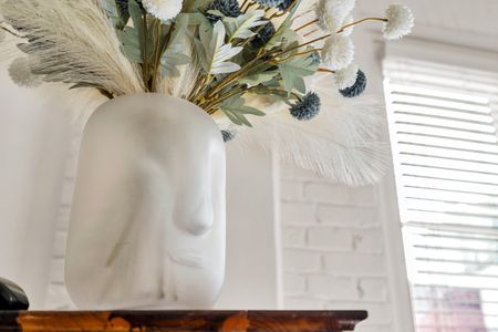Thoughtful decor touches that make the space feel curated & personal.