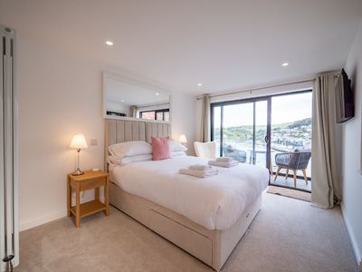 Trafalgar Cottage 4 26f19b2f 95a2 4243 b052 88656dbb9f63 homerunner