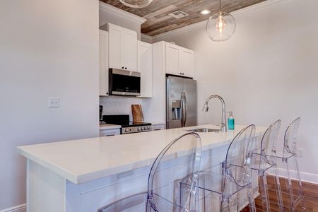 Kitchen island w/ bar seating, ideal for gathering while meals come together.