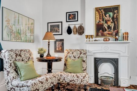 Art-filled lounge w/ timeless details around every corner.