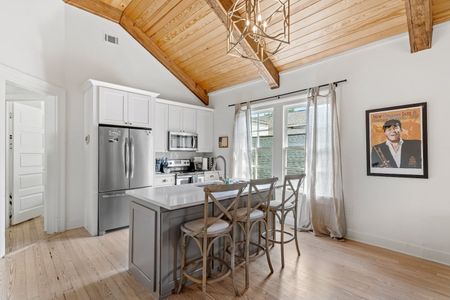 Kitchen & dining area w/ refrigerator, microwave & oven/stove ready to use.