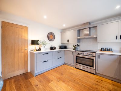 4737ad93 7638 4f76 acb7 ccc468a9348f homerunner