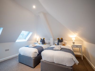 5c07a007 0775 4c89 93d9 6e876cc90f6d homerunner