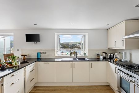 5ceaeb82 e210 447c ad2a b8dba6a39587 homerunner