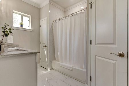 Master en suite w/ a tub & shower combo for a relaxing end to the day.