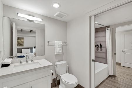 Half bathroom 1