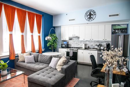 Airy, light-filled living area w/ bold accents & plenty of room to spread out & relax.