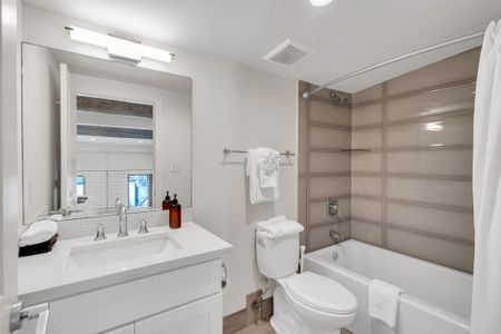Clean, bright bathroom w/ fresh towels & modern finishes.