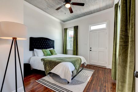 Rest easy in the queen bedroom, decorated w/ a cozy, curated touch.