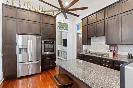 Spacious kitchen w/ stainless appliances & bar stools — great for cooking & catching up.