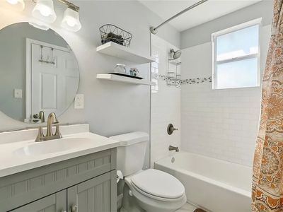 Bright and airy bathroom for your enjoyment!