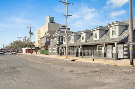 Experience the charm of New Orleans with convenient access to the city’s historic streetcar line.