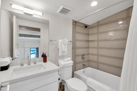 Fresh, bright bathroom w/ clean finishes & plenty of space to get ready.