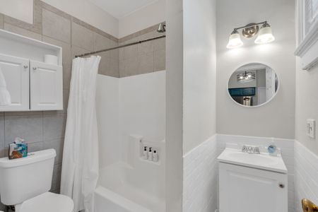 Clean, fresh bathroom w/ a shower & tub combo for a refreshing rinse.