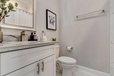 Clean, well-appointed bathroom w/ sink & all the essentials.