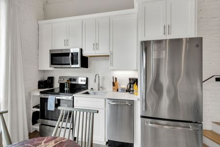 kitchen (unit 2)