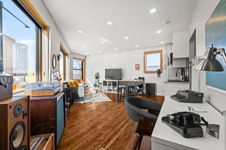 909bf0c9 31b8 4c94 9ef6 3a4e8951010c homerunner