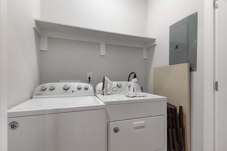 In-unit washer & dryer — pack light & keep things fresh throughout your stay.