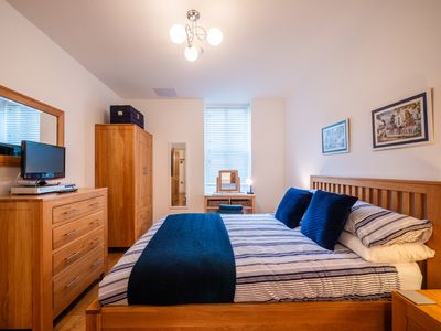 A40684e9 2998 4c3a bb3c d2c7546bf18a homerunner