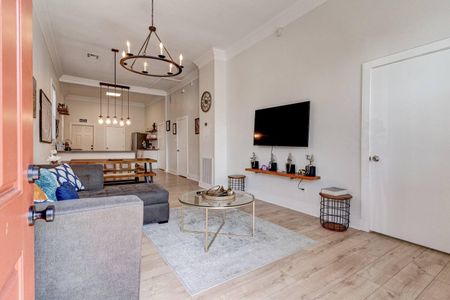 Spacious living area w/ a flatscreen TV — a great spot to unwind after a day out.
