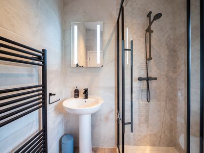 B8b60ba0 3be8 4adf 9b3e 11b63381a463 homerunner