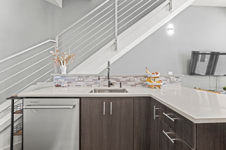 C0445b06 0354 4062 a802 1aebf58a09ea homerunner