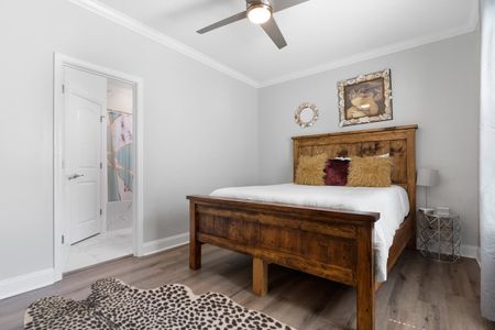 Master bedroom w/ queen bed & a private ensuite bathroom.