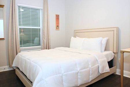 Rest easy in the third bedroom w/ a queen bed & crisp white linens.
