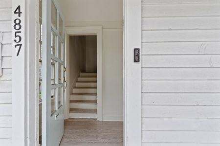 Private entrance to the unit.
