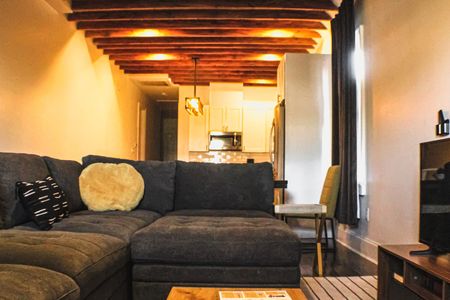 Exposed beams & a deep sectional — where NOLA charm meets modern comfort.