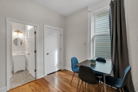 Bright entryway or flex space w/ an open, airy feel.
