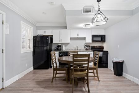 Open kitchen & dining area ready for casual meals together