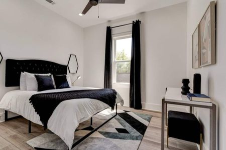 Bright bedroom w/ a dedicated workspace — ideal for remote work or studying.