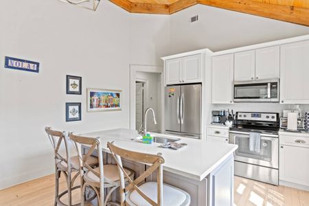 Airy kitchen & dining area fully equipped for cooking & gathering.