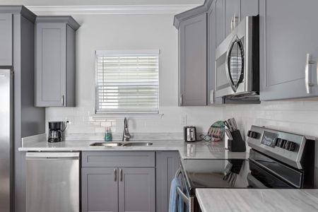 Well-equipped kitchen w/ coffee maker, toaster, microwave & dishwasher.