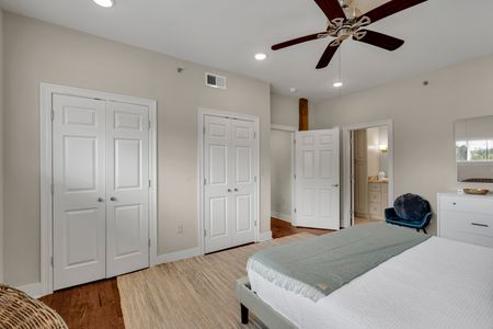 Double closets so you can fully unpack