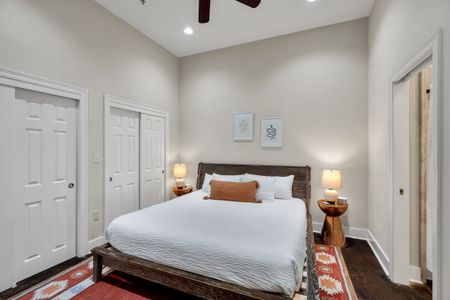 Rust accents and a calm, cozy vibe