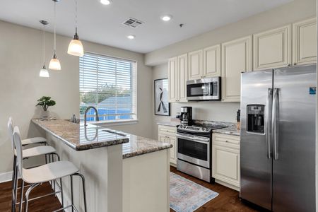 Stainless range and room to cook a real meal