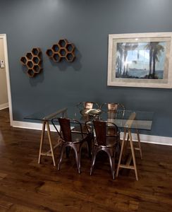Intimate Dining With a Stylish Setting