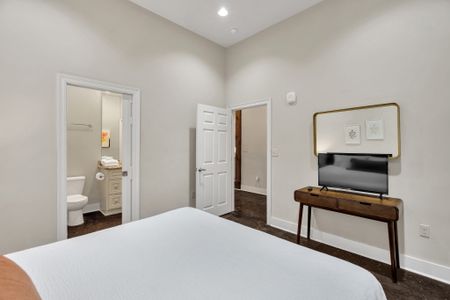 Bedroom with easy access to the bath