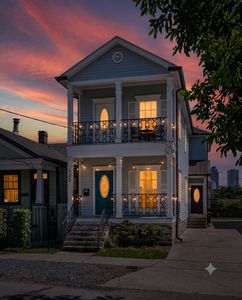 First-floor unit w/ a large private driveway — no parking stress here.