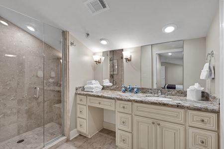 Double vanity so no one waits to get ready