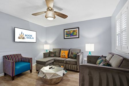 Bright living area w/ smart TV & welcoming feel
