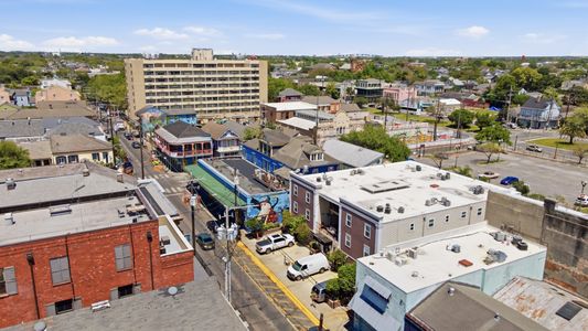 Bird's-eye view showing your stay at the center of it all.