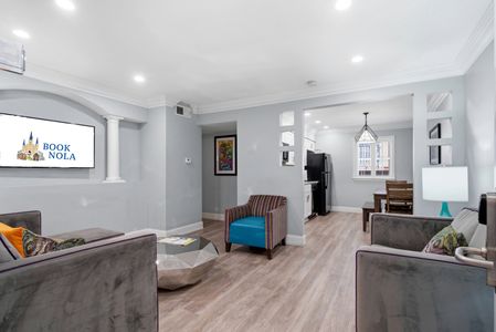 Spacious living & dining area w/ room for the whole group.