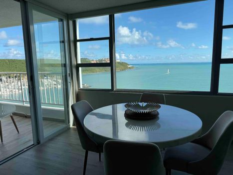 Dine with a View: Enjoy delicious meals with an unparalleled ocean backdrop, creating an unforgettable dining experience.