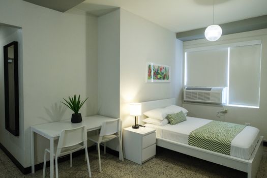 Ideal for friends or family, this bright room offers comfortable twin beds, each with ample space and bedside tables, ensuring a pleasant and practical stay.