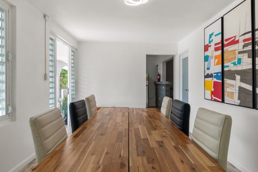 Modern amenities meet elegant design in this charming condo.